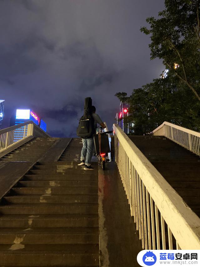 抖音饭店卖唱音响(抖音饭店卖唱音响是真的吗)