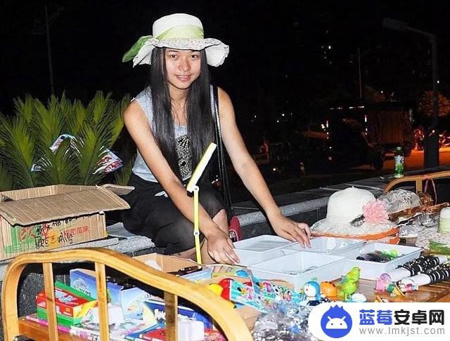 抖音卖书的小姐姐(抖音卖书的小姐姐是谁)