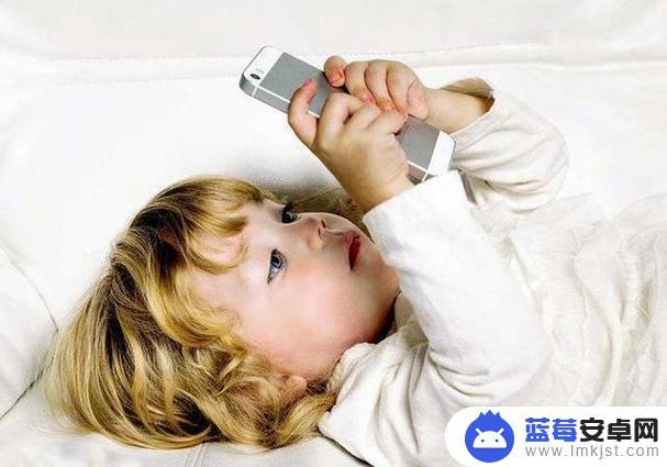 如何让婴儿看手机不怕 2岁以内宝宝看手机的危害