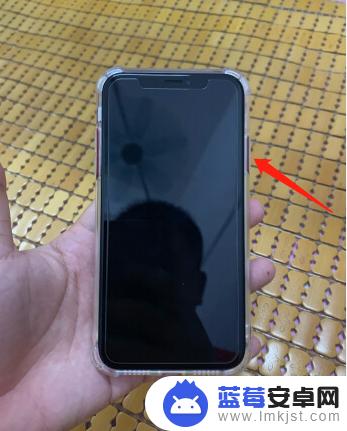 苹果xsmax手机卡了怎么办 苹果xsmax无法关机,怎么解决?