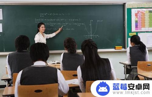 上课学生玩手机怎么办 学校如何防止学生上课玩手机