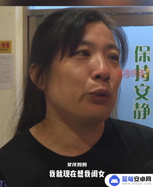 女孩充电时玩手机“被电击”，内脏受损面临截肢 苹果官方：适配器非原装，不赔