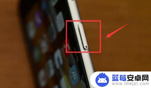 苹果手机卡在哪换 iphone11电话卡怎么装入