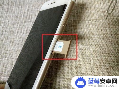 电话卡如何放进苹果手机 iPhone苹果手机如何插SIM卡