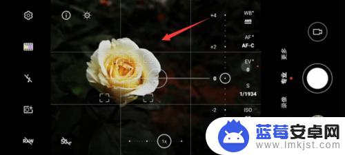 手机设置桌面黑底照片怎么设置 华为手机拍黑色背景照片教程