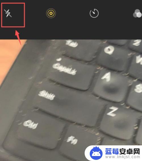 苹果手机拍照时闪光灯怎么常亮 iPhone拍照闪光灯怎么设置常亮