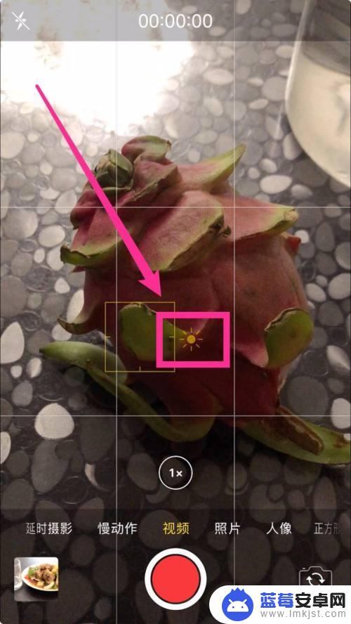 苹果手机微信视频自动变焦 iPhone苹果手机如何锁定自动对焦或曝光拍视频