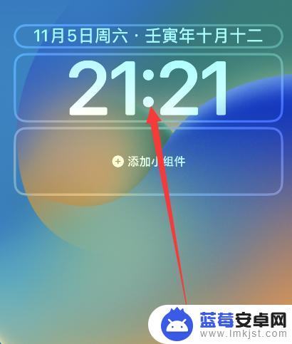 苹果手机屏保上的时间位置怎么移动 iphone怎么把锁屏时间移到别的位置