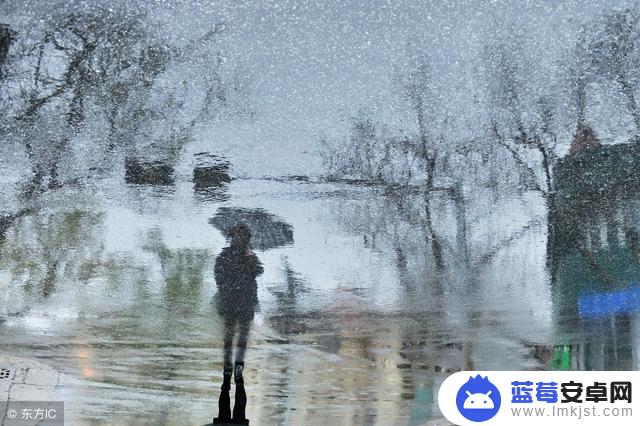 小丑雨中跳舞抖音(小丑雨中跳舞抖音视频)