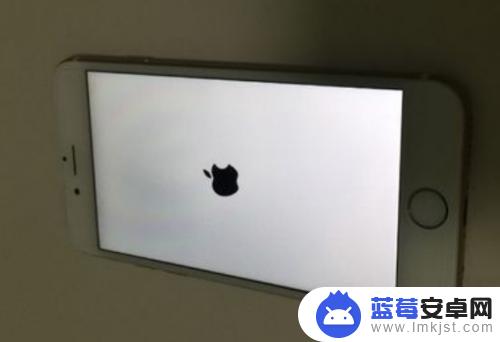 iphone摔出了彩色条纹 苹果手机屏幕出现竖条纹原因