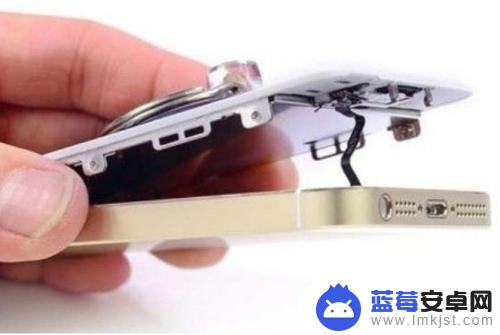 iphone摔出了彩色条纹 苹果手机屏幕出现竖条纹原因