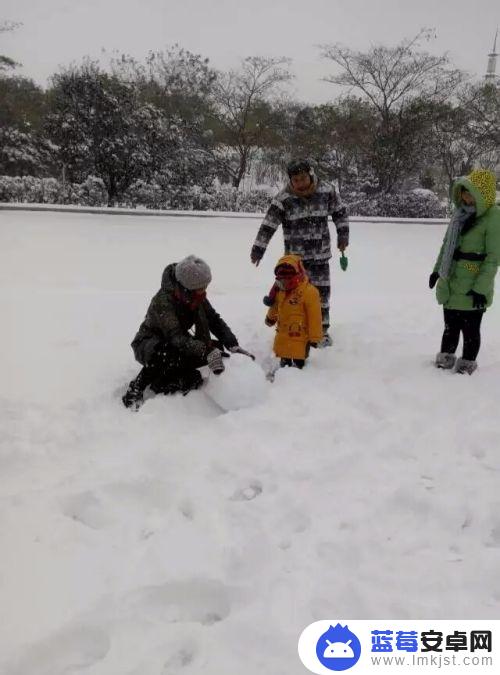 手机怎么拍雪花美女 手机拍摄飘雪技巧