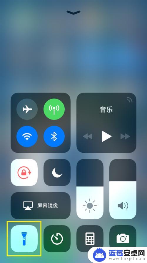 苹果手机怎么设置一键关灯 苹果手机如何关闭屏幕背光