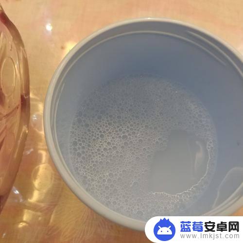 手机后盖氧化怎么去除 有什么办法能去掉手机背面的氧化斑点