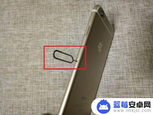 苹果手机的电话卡怎么放 iPhone苹果手机如何插SIM卡