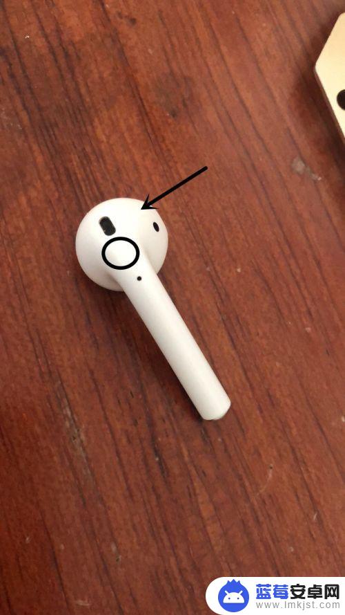 手机如何连接单只耳机听歌 AirPods 单耳使用方法