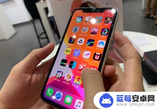 苹果手机短信播报 iPhone12如何设置语音播报收到的短信