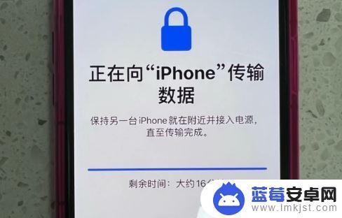 将目前在用的iphone或ipad靠近此iphone没反应 旧苹果手机靠近新手机无法同步的解决方法