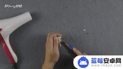 iphone5充电器怎么拆 怎样拆开手机充电器