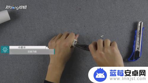iphone5充电器怎么拆 怎样拆开手机充电器